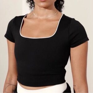 ATHLETA AURORA SEAMLESS SHORT SLEEVE TOP Black/Bone Size Medium Sold-out Style!